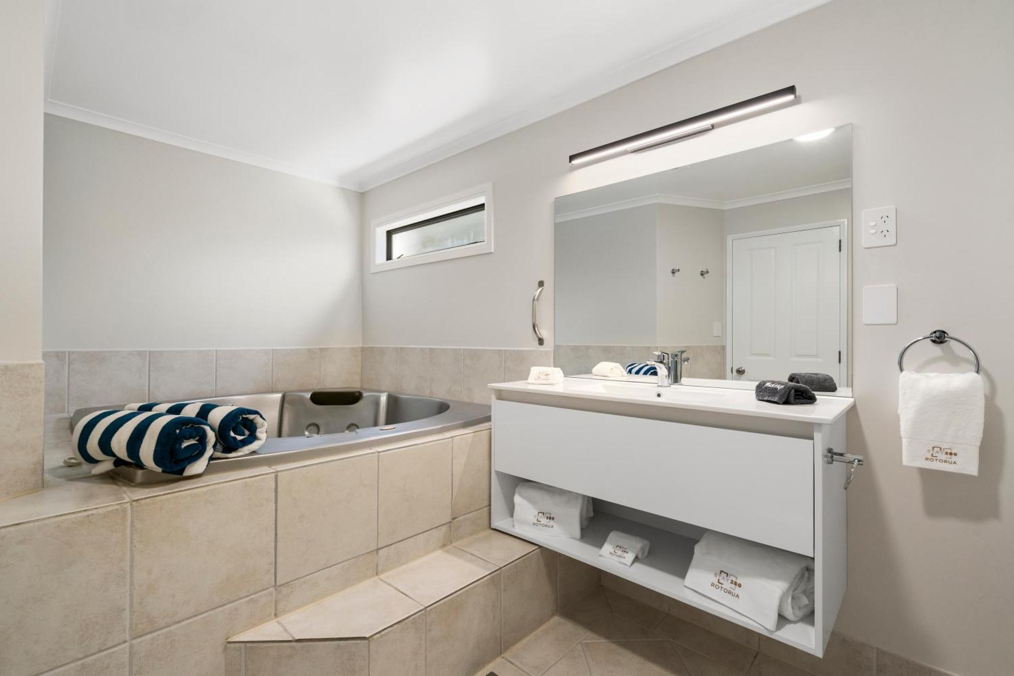 Stay 284 Rotorua - Refurbished Modern Accommodation Экстерьер фото